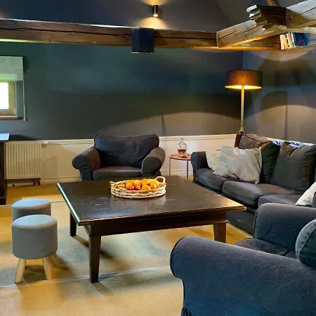 Za Różowymi Drzwiami