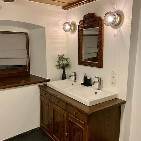 Za Różowymi Drzwiami *