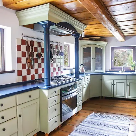 Za Różowymi Drzwiami *