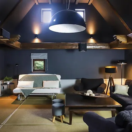 Za Rozowymi Drzwiami *