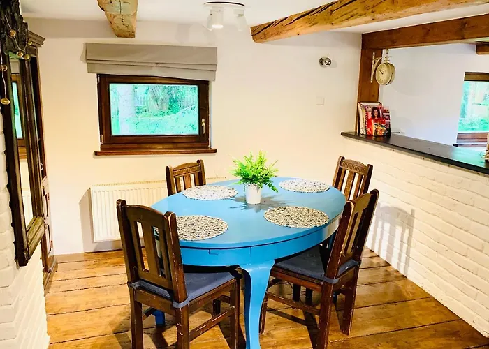 Za Rozowymi Drzwiami