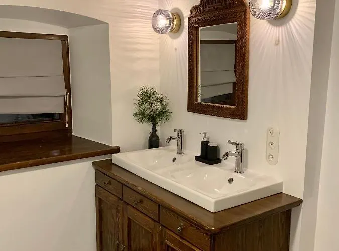 Za Rozowymi Drzwiami *