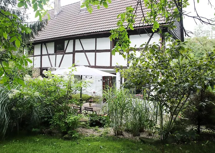 Za Rozowymi Drzwiami