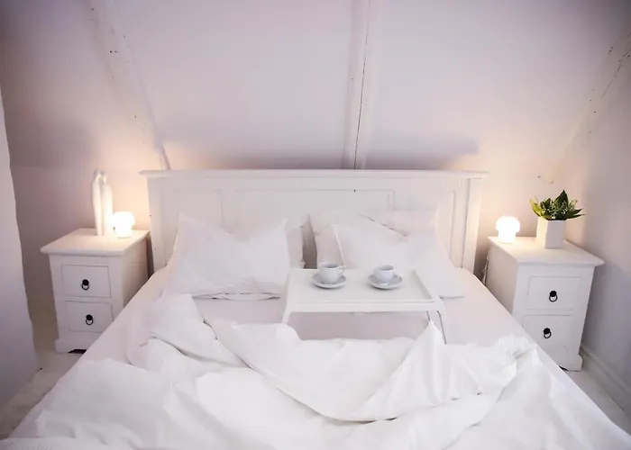 Za Rozowymi Drzwiami *