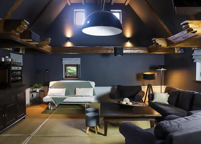 Za Rozowymi Drzwiami *