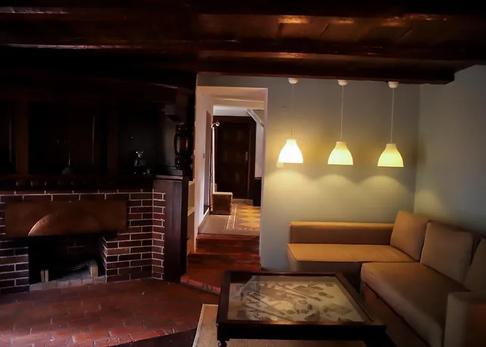 Za Rozowymi Drzwiami