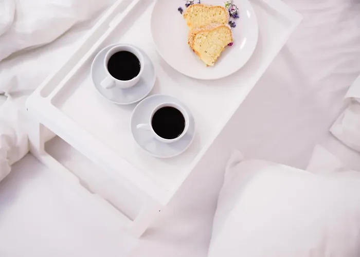 Za Rozowymi Drzwiami