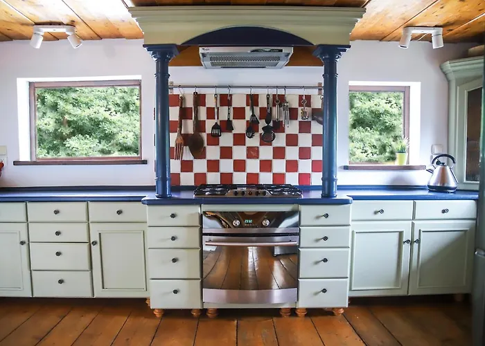 Za Rozowymi Drzwiami